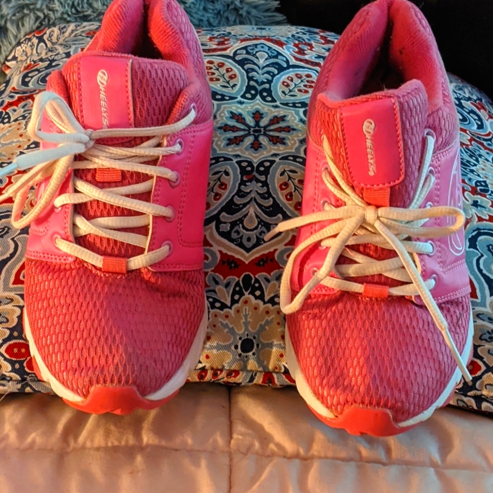 Girls Heelys Sneaker Skates